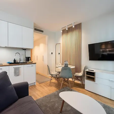 Aleja Solidarnosci Modern * وارسو