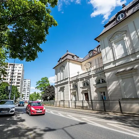 Aleja Solidarnosci Modern 公寓