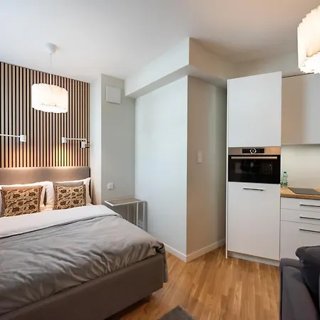 Aleja Solidarnosci Modern 华沙