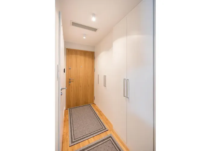 Aleja Solidarnosci Modern Varsóvia