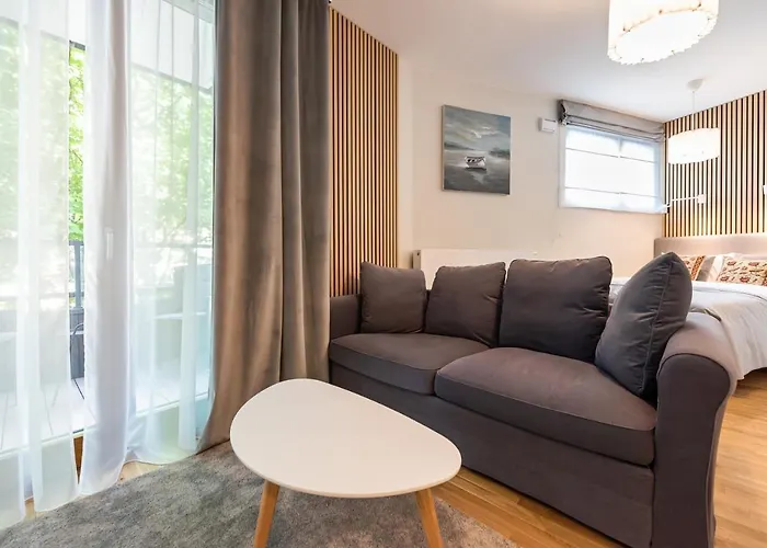 Aleja Solidarnosci Modern * ורשה