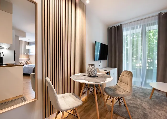 Aleja Solidarnosci Modern * Varsóvia