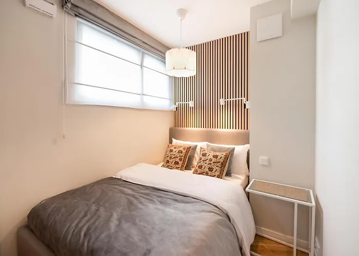 Aleja Solidarnosci Modern * Varsóvia