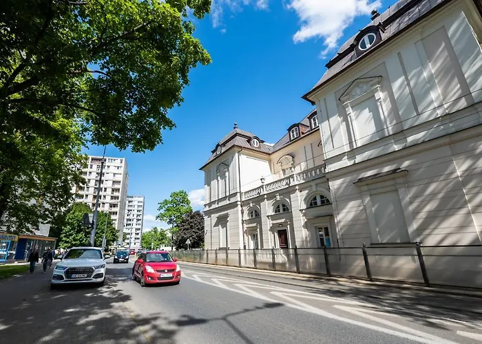 Aleja Solidarnosci Modern דירה